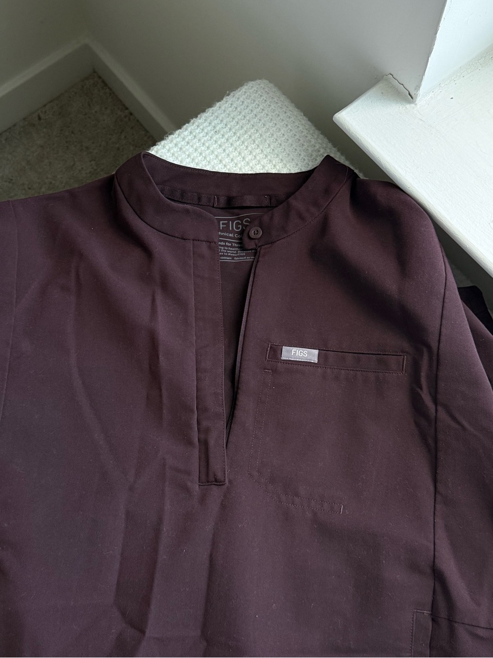FIGS WOMENS ESPRESSO SCRUB TOP